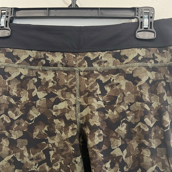 Cropped lululemon leggings. - Picture 3 of 6